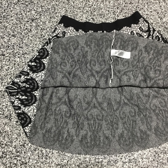 Cynthia Rowley ✦ Baroque Lace-inspired Knit Stretch Skirt (S) - Picture 4 of 5
